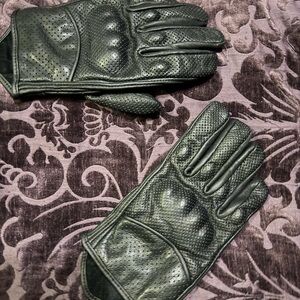 Women’s black size small Leather Gloves and hair leather tie